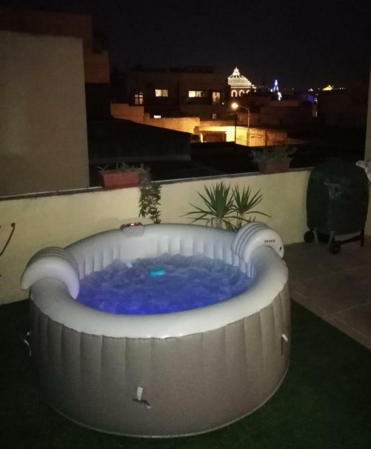מוסטה Studio Apartment With Private Terrace, Jacuzzi & Views מראה חיצוני תמונה